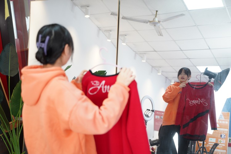 图为陈苑同学