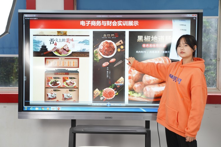 图为陈苑同学