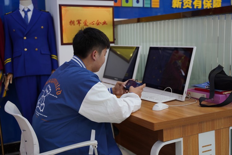 图为蒋阳川同学