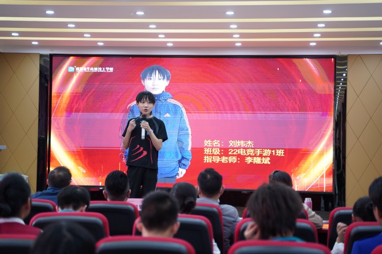 图为刘炜杰同学