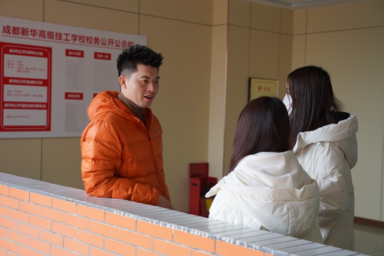 桃李满天下，春晖遍四方