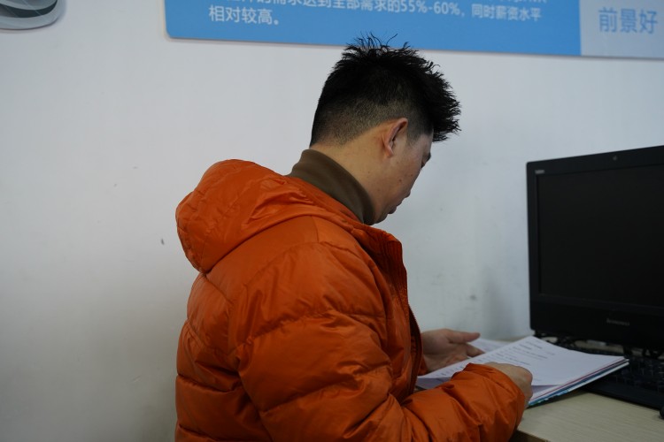 桃李满天下，春晖遍四方