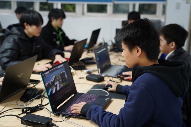 图为邓俊鹏同学