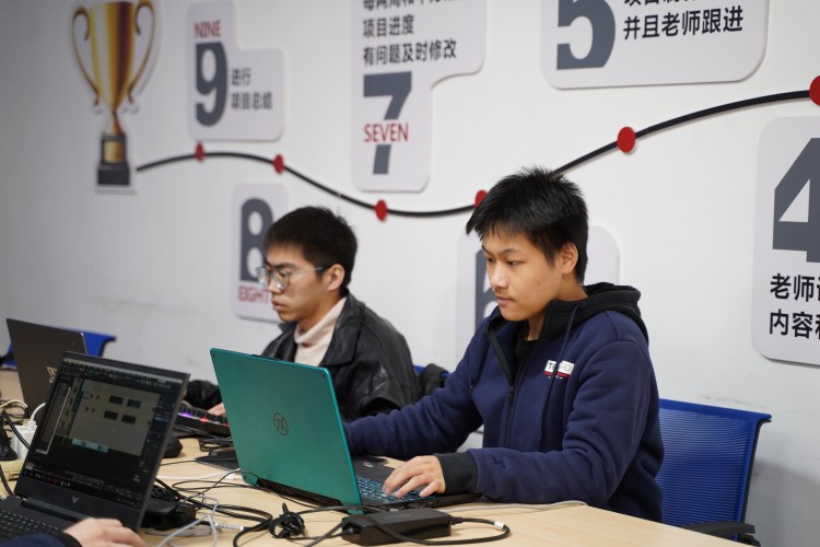 图为邓俊鹏同学
