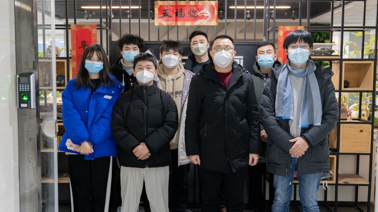 新华就业有高度，新年回访有温度
