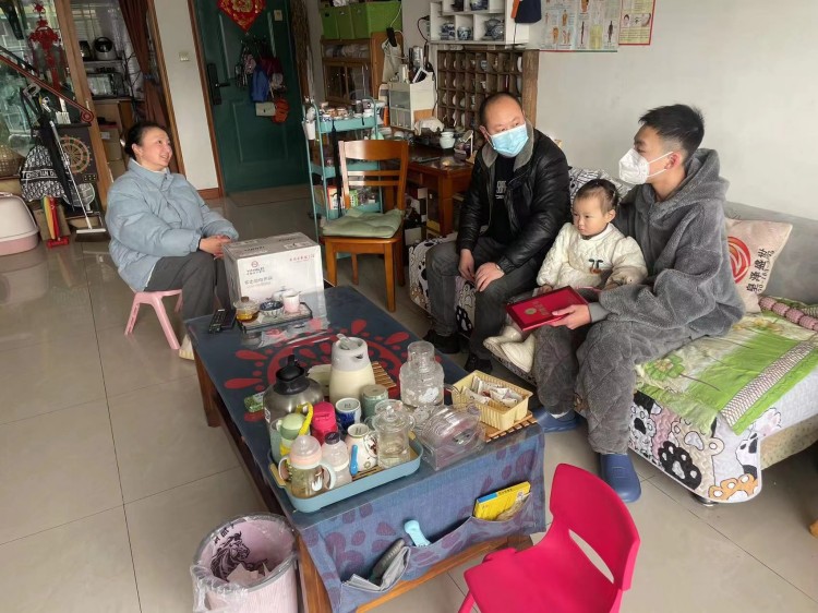 新华荣誉送到家|敦品励学，激励成长