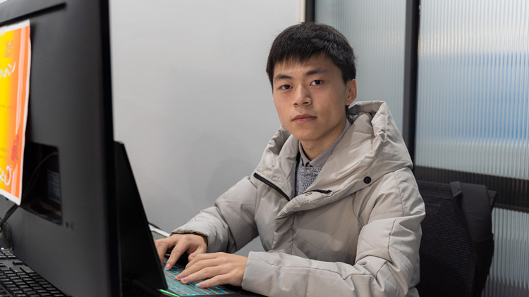 图为杨荣