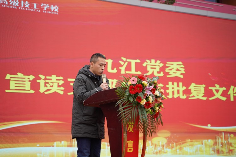 青春向党心！与新华新生团员一起见证这场授牌、揭牌仪式
