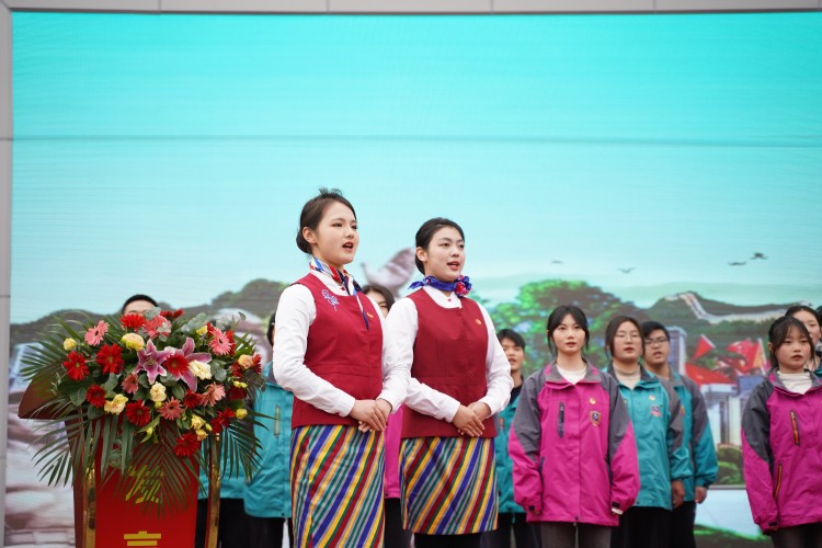 青春向党心！与新华新生团员一起见证这场授牌、揭牌仪式