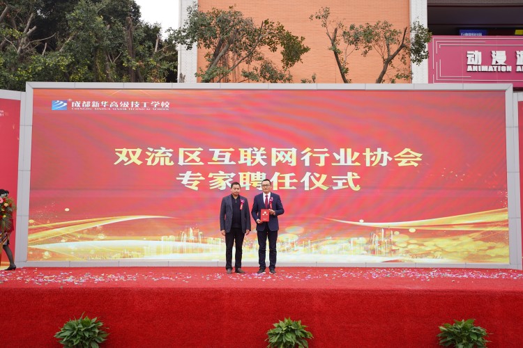 青春向党心！与新华新生团员一起见证这场授牌、揭牌仪式