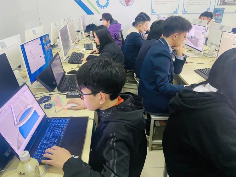新华90后老师这样说：不以规矩，不成方圆