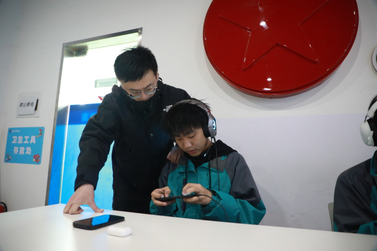 青训营少年李雨涵：热血电竞，追梦职业之路