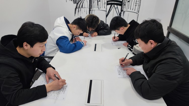就业难度更升级！成都新华高级技工学校就业再争潮头