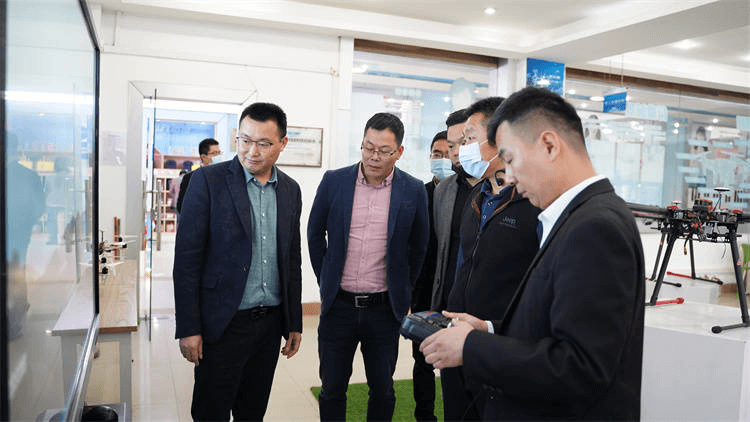 “智能制造”企业走进成都新华高级技工学校指导交流学习