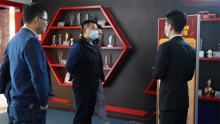 “智能制造”企业走进成都新华高级技工学校指导交流学习