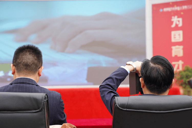 高技能人才培训基地揭牌暨校企签约活动