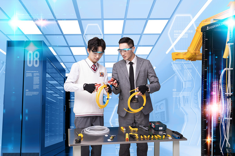 【解读新华“三查三评”】学生学习为核心，综合素质齐发展