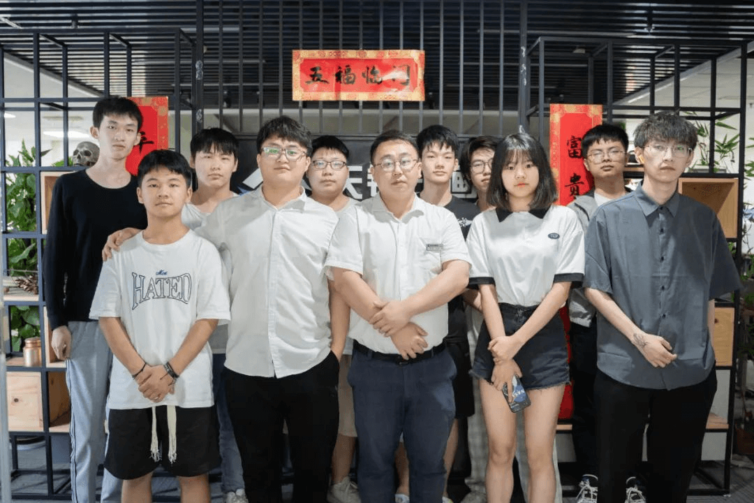看成都新华怎样保障学子就业