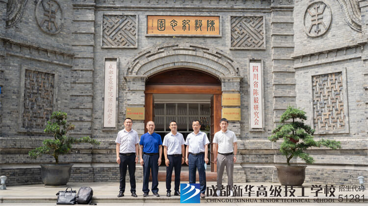 校领导去成都工业学院参观学习
