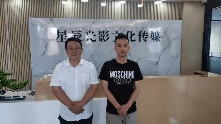 关怀从未停止--成都新华回访毕业学子