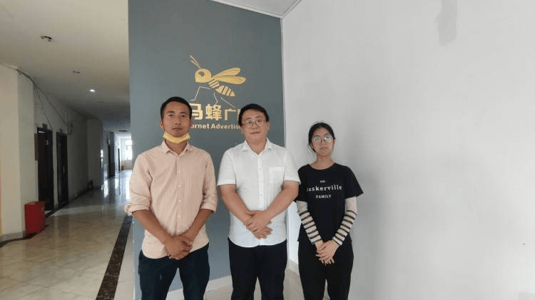 关怀从未停止--成都新华回访毕业学子