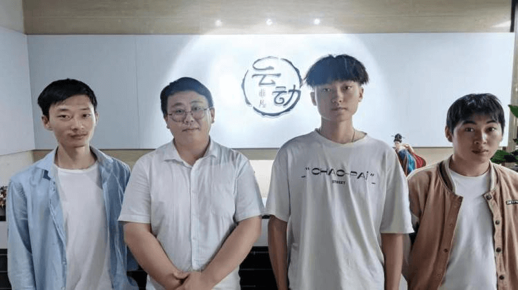 关怀从未停止--成都新华回访毕业学子