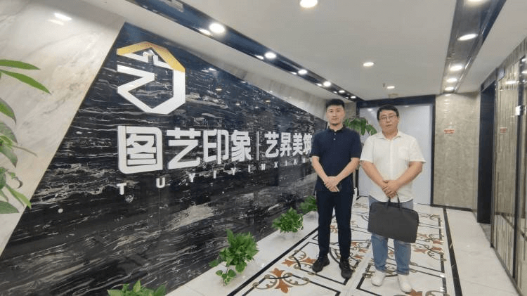 关怀从未停止--成都新华回访毕业学子
