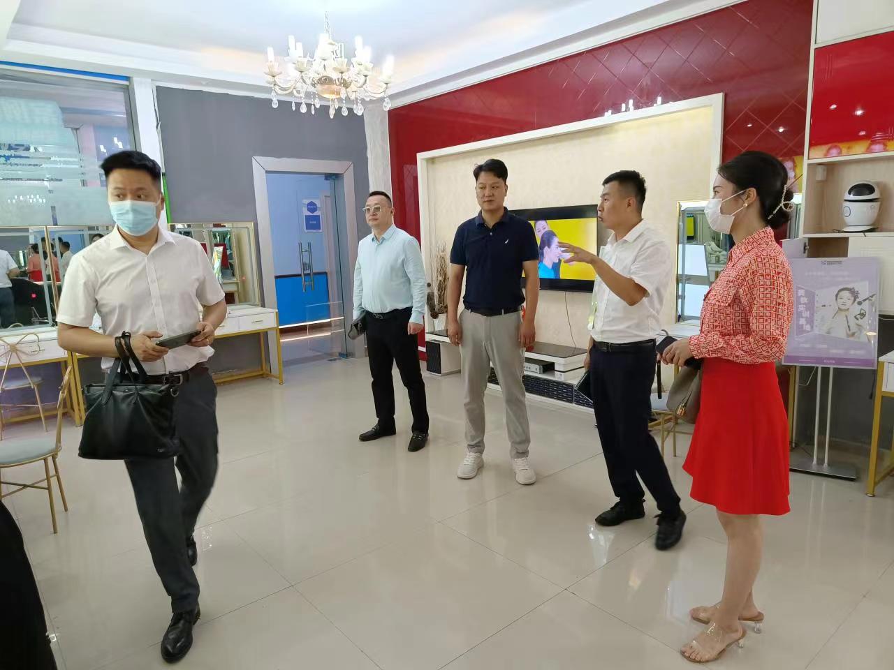 成都新华与新蔚航空开展校企合作交流会