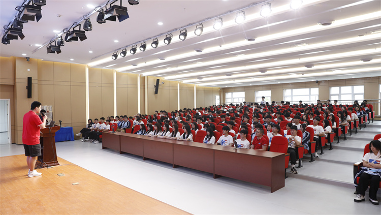 全网超千万粉丝博主敬汉卿现身新华电脑教育2023年新专业发布会主题活动