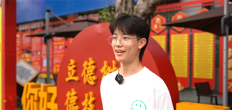 电竞少年：以热爱为青春正名，以拼搏为梦想加冕”