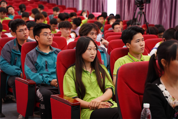 凝心聚力，收获硕果|成都新华毕业阶段答辩圆满礼成