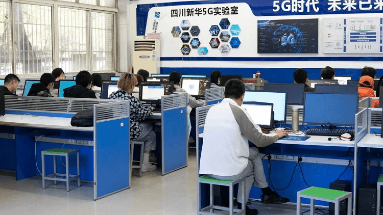 春季招生和秋季招生有什么区别？成都新华带你了解