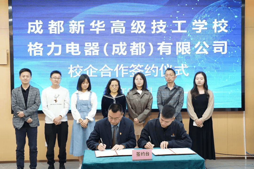 成都中考成绩及分数线已出，成都新华今日现场火爆