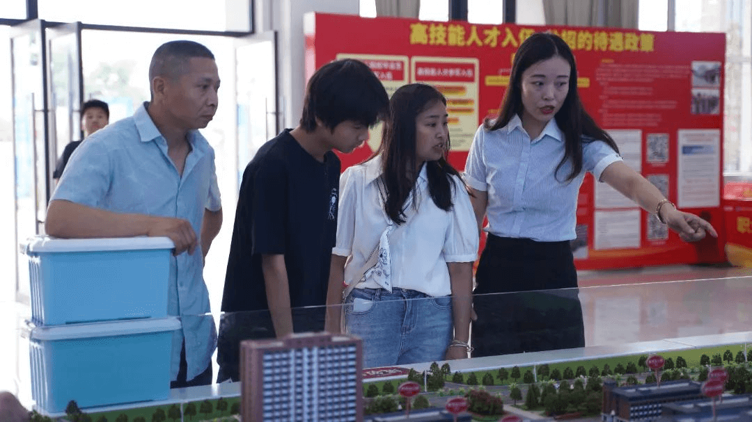 中考成绩已陆续出炉，成都新华报名火热