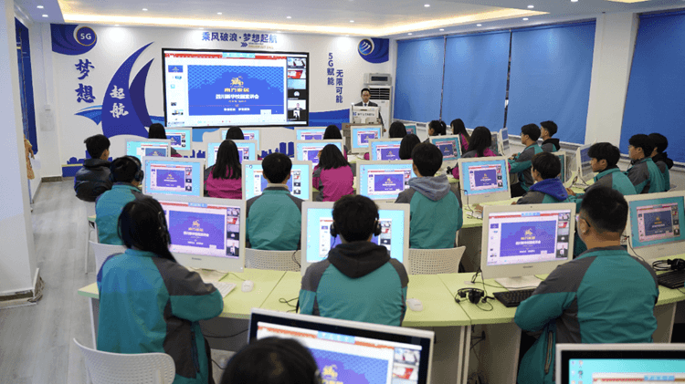 二次择校为什么选择成都新华，他们说了这些心里话