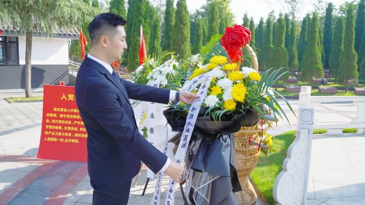 清明祭奠英烈