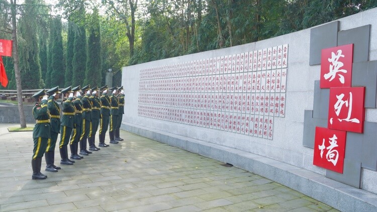 清明祭奠英烈