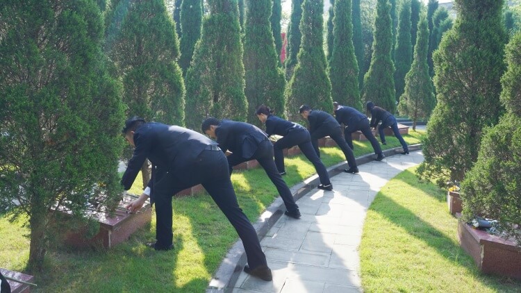 清明祭奠英烈
